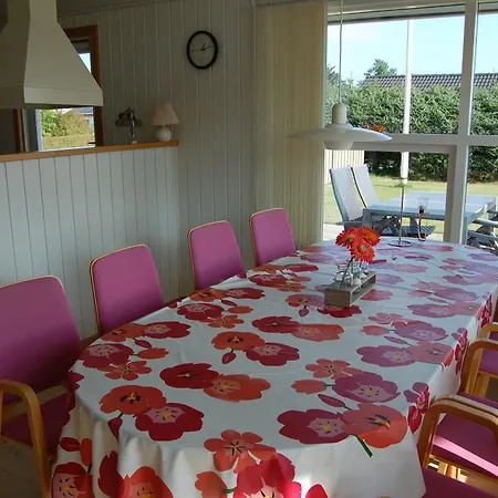 Attractiv Holiday Enghusvej 098596 *